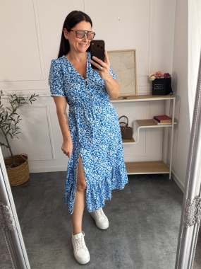 Sukienka Isla Białe Kwiatuszki na Niebieskim Tle 