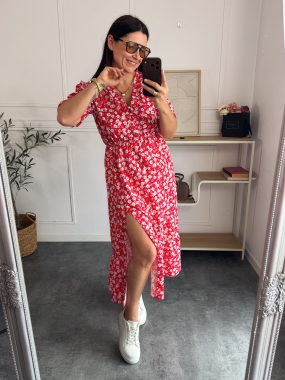 Sukienka Isla Wisienki na różowym tle 